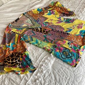 Colorful top with flowy sleeves